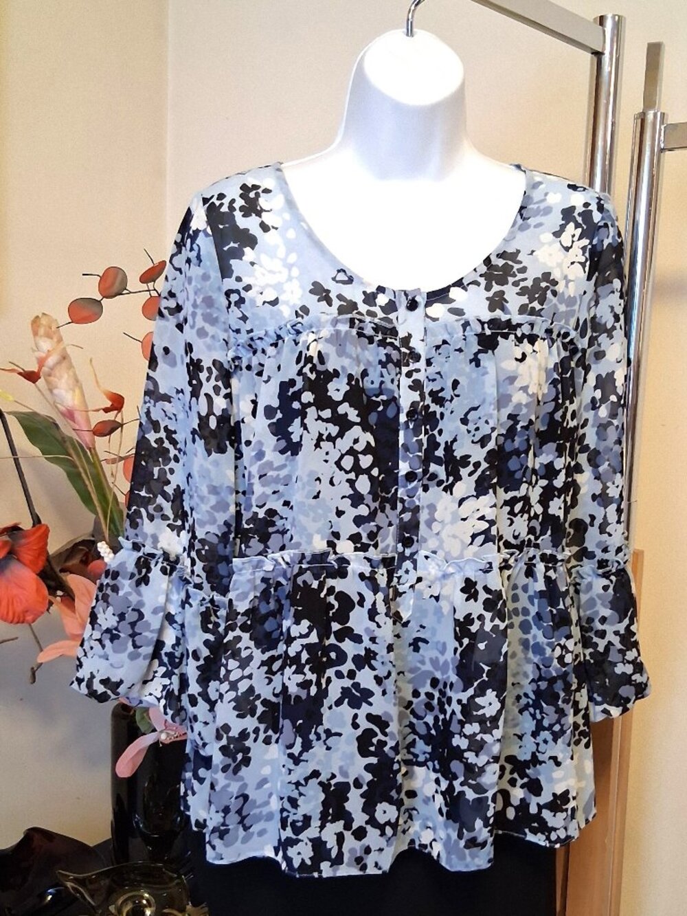 NWT Women's Blue White Floral 3/4 Sleeve Lined Blouse Ruffle Pleated Top 6 S